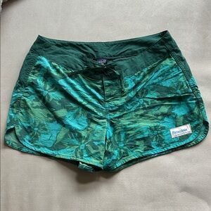 Patagonia Green Athletic Beach‎ Shorts Quick-Dry Drawstring Women’s size 8